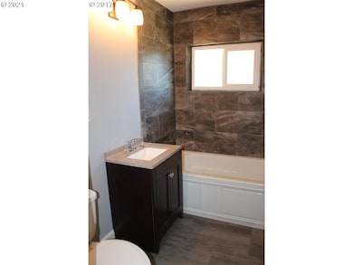 818 E 11th St, the Dalles, OR 97058 - photo 5