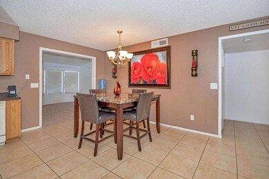 Eat-in-Kitchen
