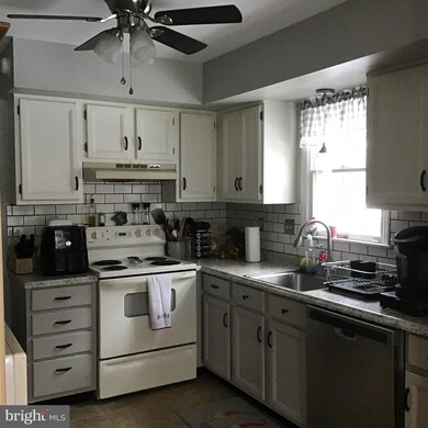 446 Grove Ave, Mohnton, PA 19540 - photo 5