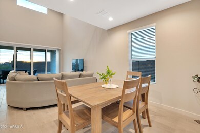 DINING ROOM (2)