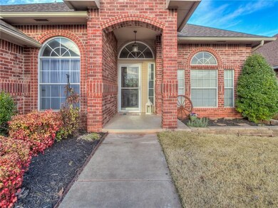 812 Oak Creek Dr, Moore, OK 73160 - photo 2