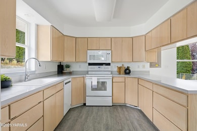 Hyde_251103_GoreRd_Selah_23