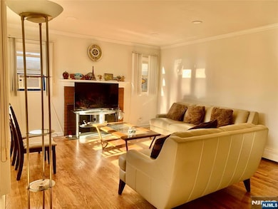 113 E Cedar Ln, Teaneck, NJ 07666 - photo 3