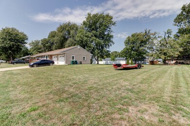 902 Beecher Dr, Tuscola, IL 61953 - photo 5
