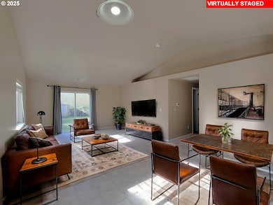 1021 S 1st St, Cottage Grove, OR 97424 - photo 4