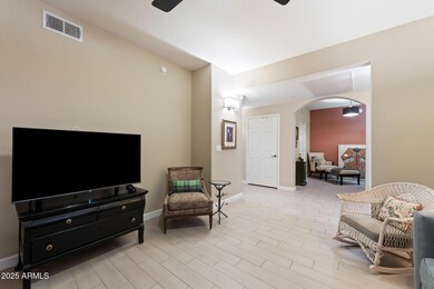 005__920 E Devonshire Ave unit 4005