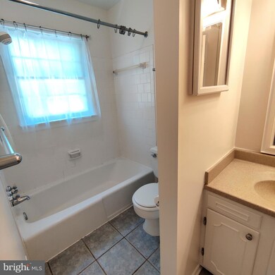 9534 Old Creek Dr, Fairfax, VA 22032 - photo 6