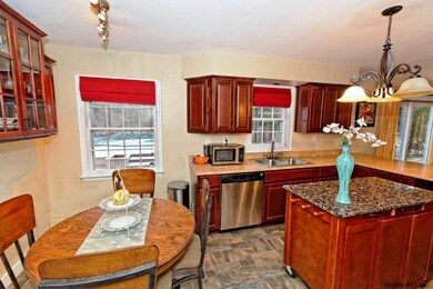 781 Whitney Dr, Schenectady, NY 12309 - photo 6