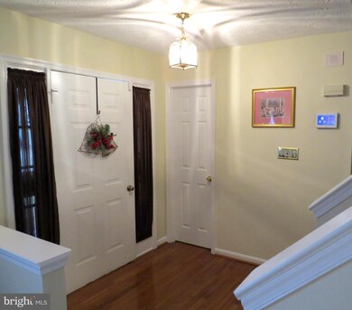 7105 Willow Hill Dr, Capitol Heights, MD 20743 - photo 4