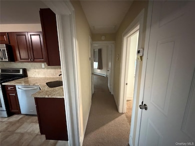 75 Anstice St unit 2- 2nd flr, Oyster Bay, NY 11771 - photo 4