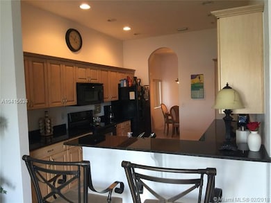 Kitchen with breakfast bar