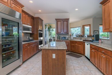 Gorgeous Center Island Kitchen