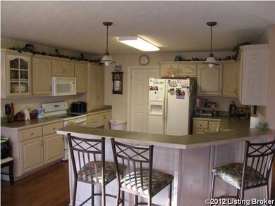 7404 Apple Mill Dr, Louisville, KY 40228 - photo 6