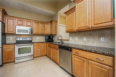 1404 NW 141st St unit 4, Clive, IA 50325 - photo 4