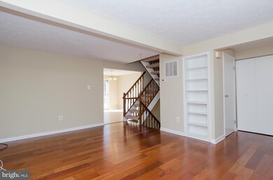 19037 Partridge Wood Dr, Germantown, MD 20874 - photo 2