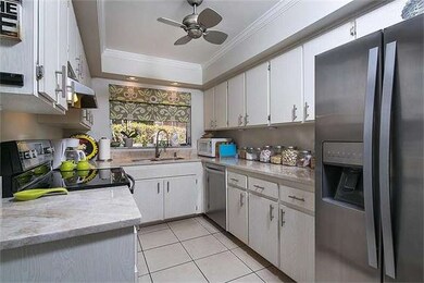 Stainless Steel Whirlpool appliances, Taj Mahal Qu