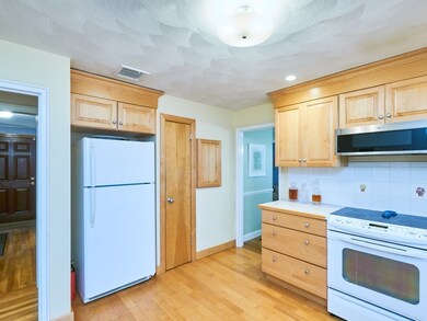 98 Cambridge Rd, Woburn, MA 01801 - photo 7