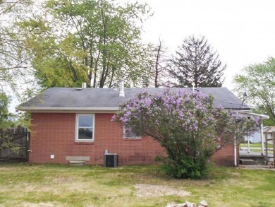 5566 Denois St, Columbus, IN 47201 - photo 2