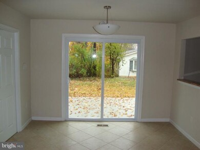 4002 Chelmont Ln, Bowie, MD 20715 - photo 4