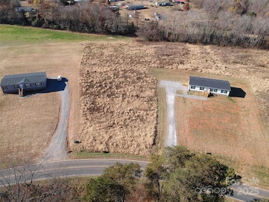 497 Eagle Mills Rd unit 4, Hamptonville, NC 27020 - photo 2