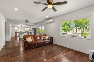 2048 Williams St, Raymond, WA 98577 - photo 4