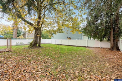 115 McClaine St, Silverton, OR 97381 - photo 2