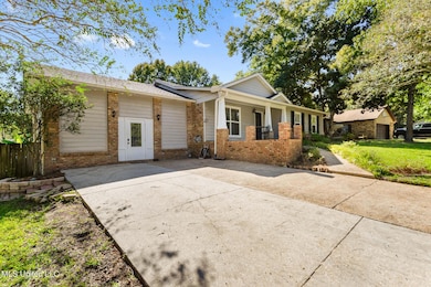 105 Reynolds Cir, Ocean Springs, MS 39564 - photo 2