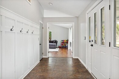 04_6170SnyderRd_32001_Foyer_LowRes