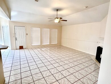 7875 Log Hollow Dr, Houston, TX 77040 - photo 3