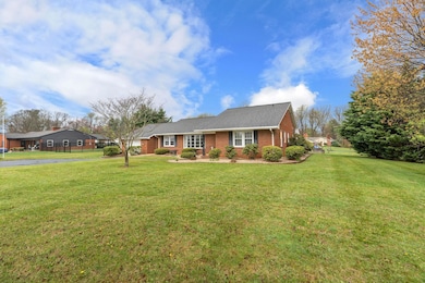 98 W High St, Stuarts Draft, VA 24477 - photo 2