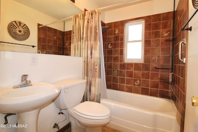 902 Pastime Guest bath
