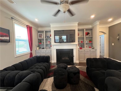 Beautiful Spacious Living/Family room