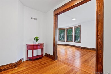 Beautiful entryway - plenty of room to greet your 