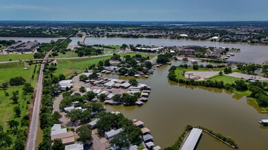 512 Brazos Harbor Cir, Granbury, TX 76048 - photo 2