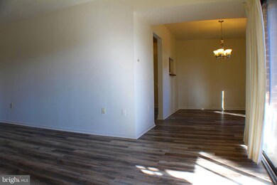 9717 Kings Crown Ct unit 1, Fairfax, VA 22031 - photo 5