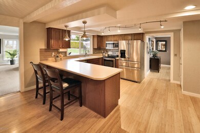 5 Nicely finished, spacious kitchen