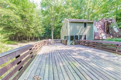 Huge deck for entertaining