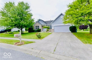 1527 Royal Lake Cir, Indianapolis, IN 46228 - photo 2