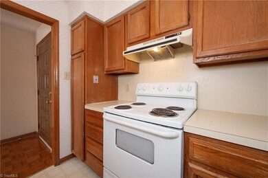 2301 Flagstone Ct, Winston Salem, NC 27103 - photo 6