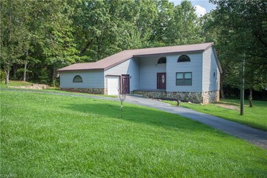 927 Greenleaf Acres Dr, Asheboro, NC 27205 - photo 2