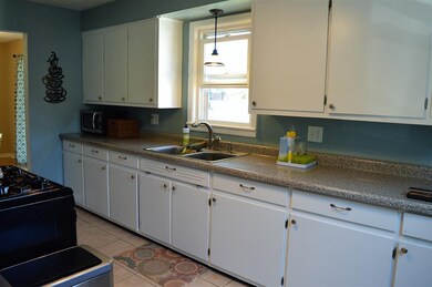 621 Carrington St, Waupun, WI 53963 - photo 2