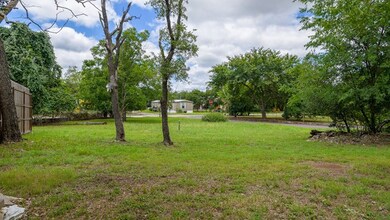 511 Bluebird St unit 2, Fredericksburg, TX 78624 - photo 3