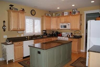 376 Johnson Woods Dr, Batavia, IL 60510 - photo 6