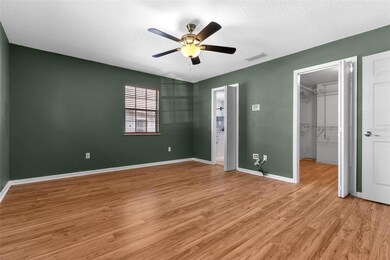 Primary Bedroom, Laminate Flooring, Ceiling Fan, En Suite, Walk In Closet