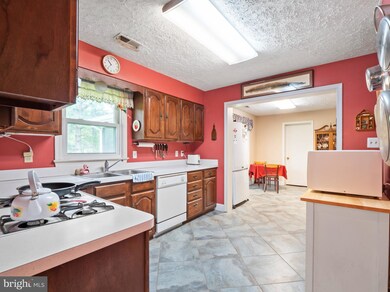 6017 Wheeler Ln, Broad Run, VA 20137 - photo 5