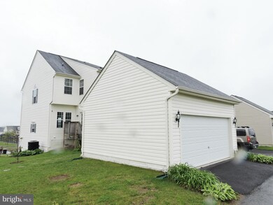 571 Lord Fairfax St, Charles Town, WV 25414 - photo 2