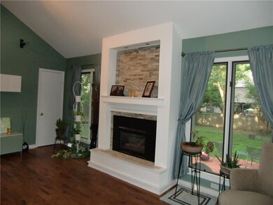 4737 Stearns Ln, Shawnee, KS 66203 - photo 5