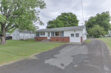 903 Shelbyview Dr, Shelbyville, TN 37160 - photo 4