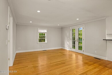 429 Round Hill Rd unit 2B, Greenwich, CT 06831 - photo 4