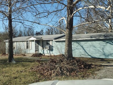 View of front of property featuring a front lawn